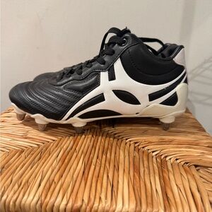 Kids Gilbert Black and White Cleats